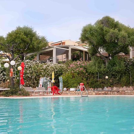 Il Borgo Di Badesi Aparthotel Eksteriør bilde