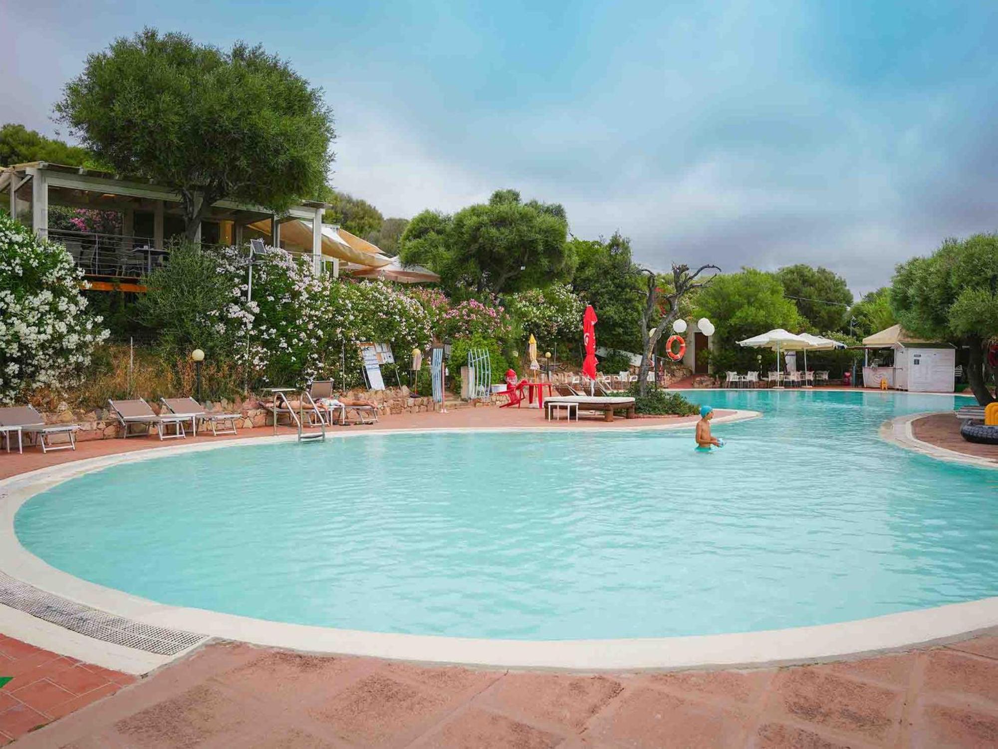 Il Borgo Di Badesi Aparthotel Eksteriør bilde