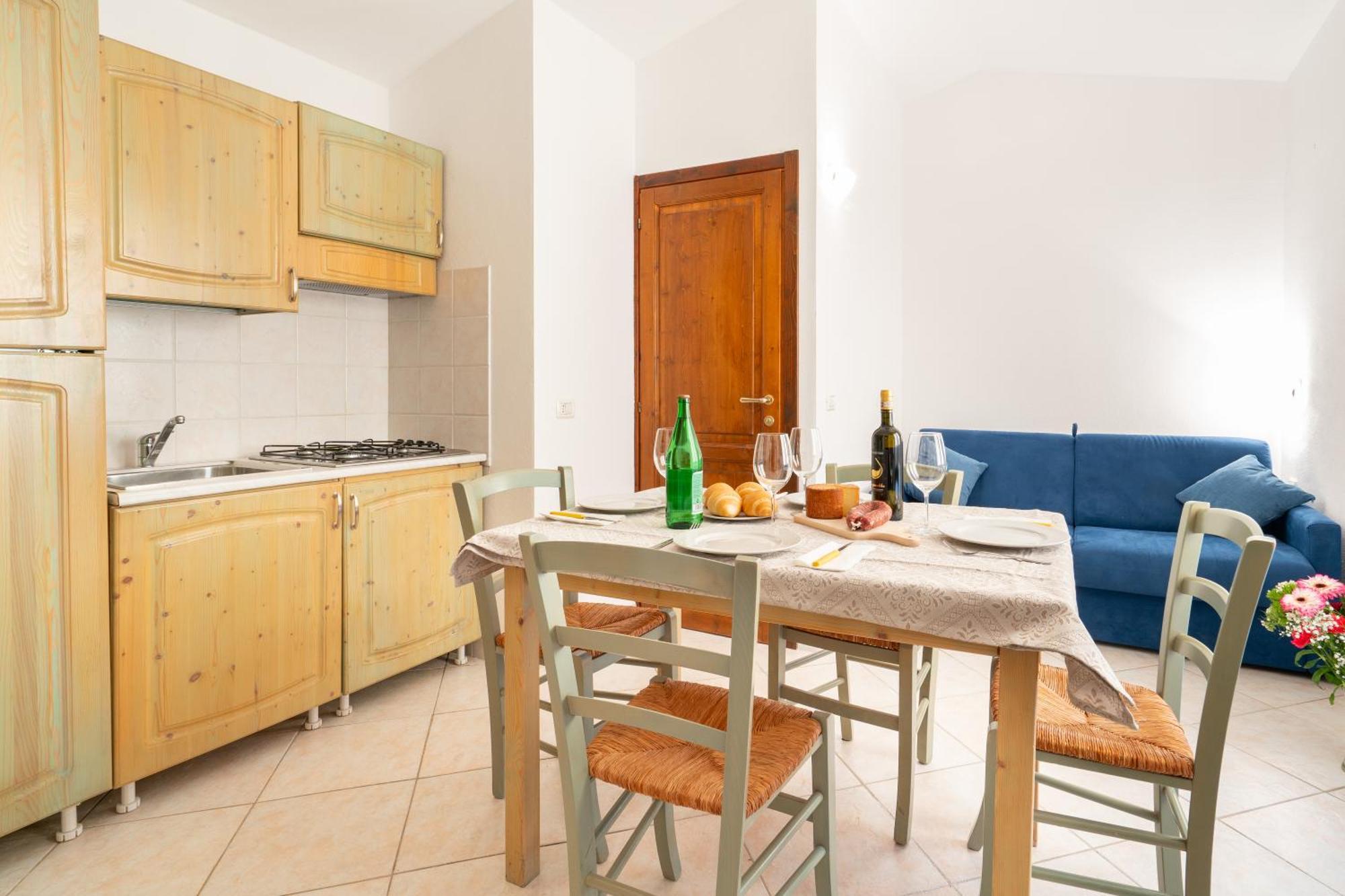 Il Borgo Di Badesi Aparthotel Eksteriør bilde